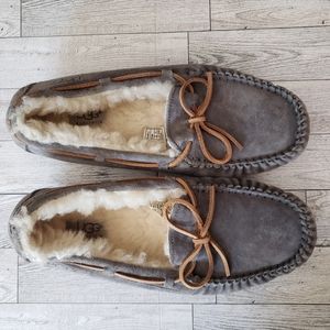 Ugg slippers Womens 9 - gray